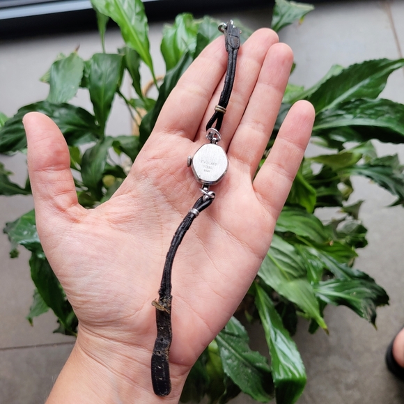 Vintage Timex Great Britain Leather Watch - Picture 8 of 9